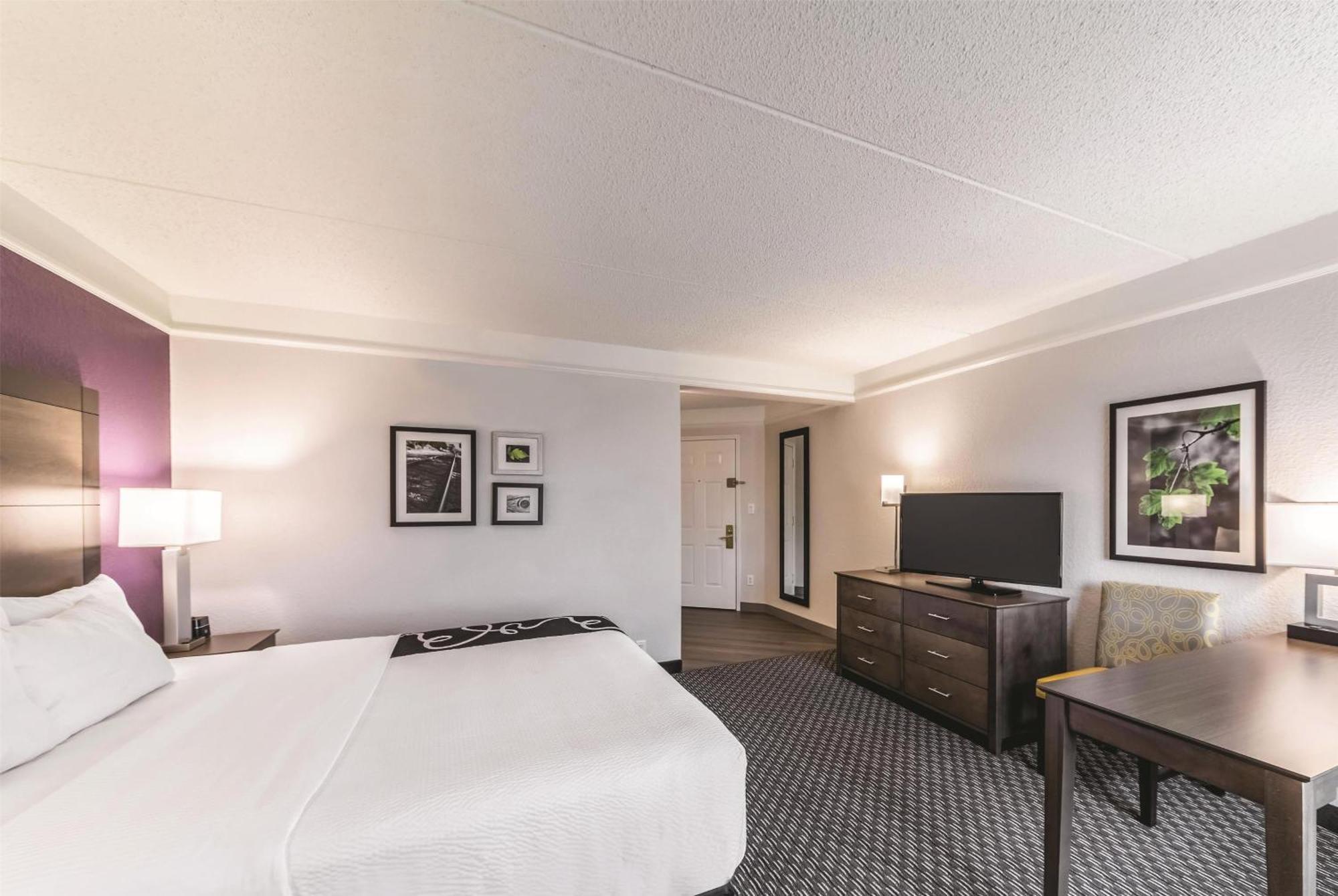 King Room Roll Shower Mobility or Hearing Accessible Non-Smoking